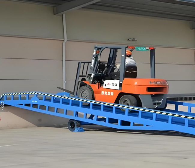 湛江移动式卸货平台（叉车用）